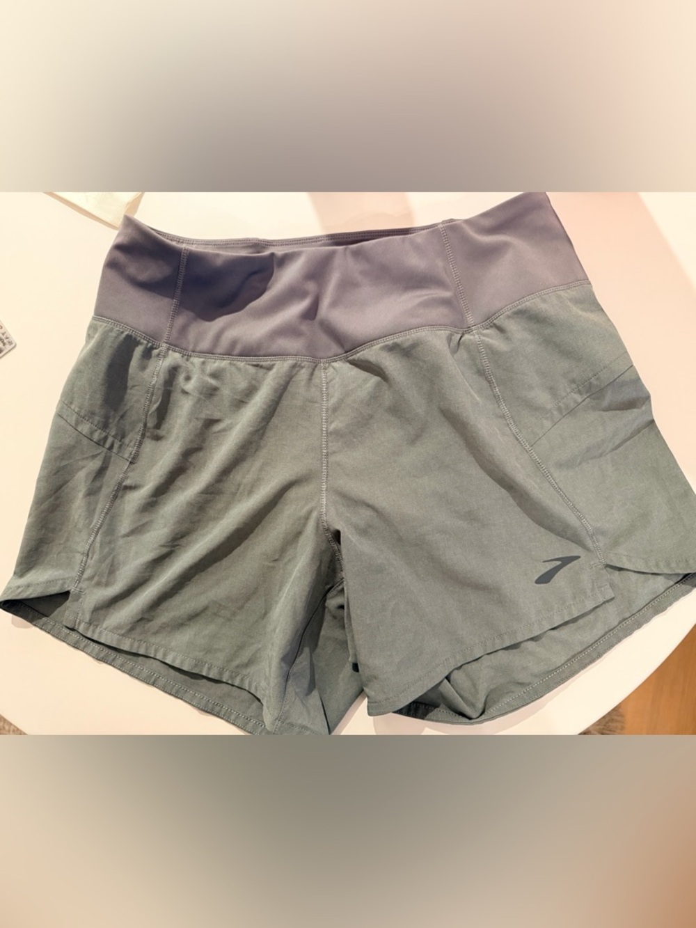 Brooks chaser 5” shorts